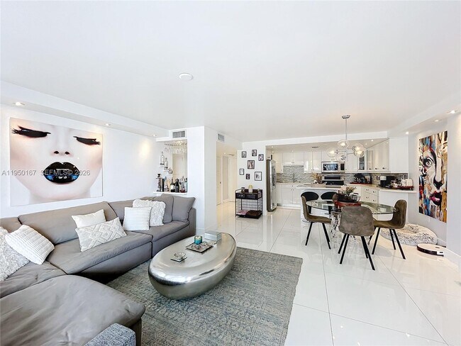 Building Photo - 600 NE 36th St