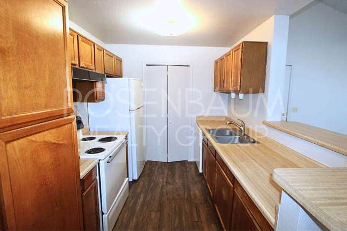 Building Photo - 623 W Guadalupe Rd