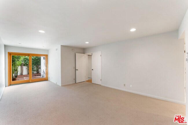 Building Photo - 17087 Palisades Cir