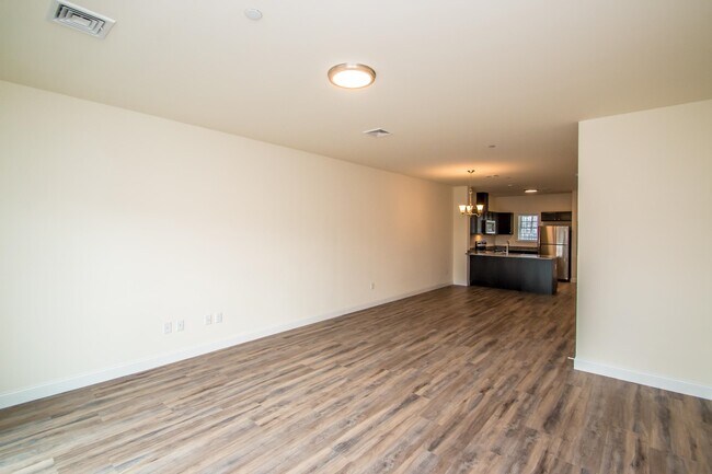 Building Photo - 38 Alpine Place Dr