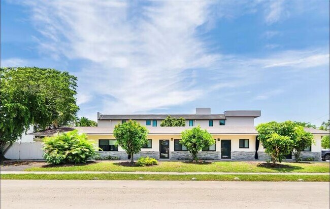 Building Photo - 320 NE 15th Ave