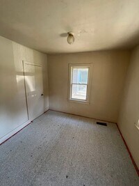 Building Photo - Charming One Bedroom home