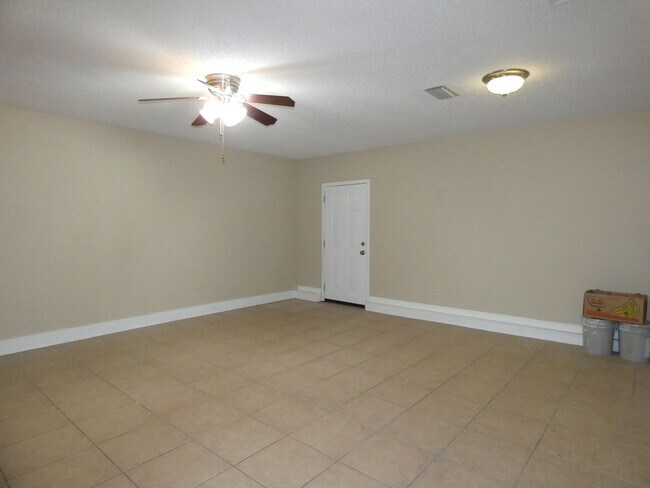 Building Photo - Spacious 3-Bedroom Home — Large Backyard