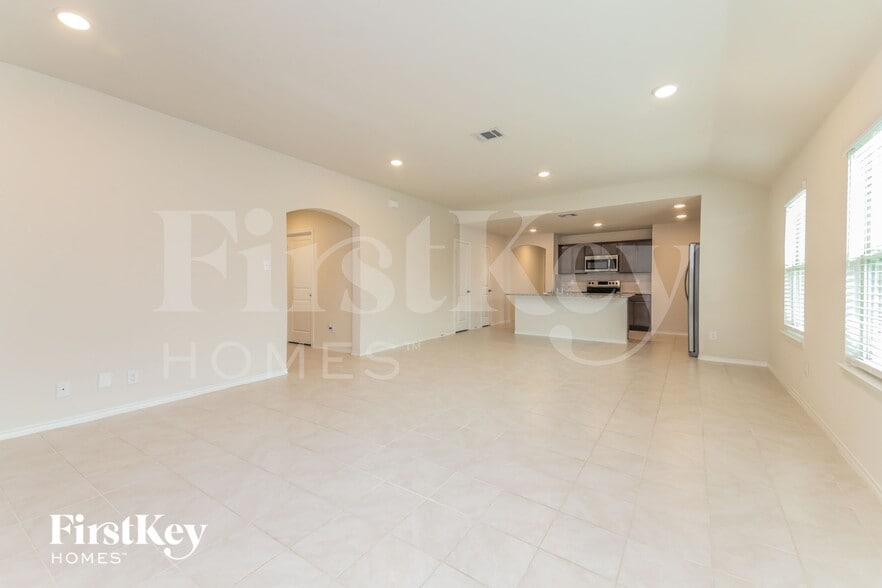 Building Photo - 312 Shiplap Ln