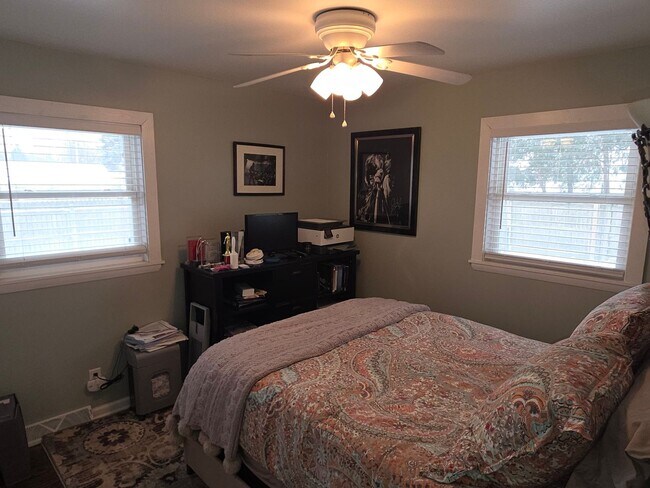 Building Photo - Updated 3 bedroom Kenosha ranch