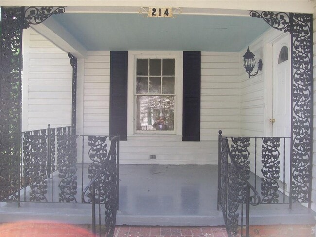 Building Photo - 214 3rd St