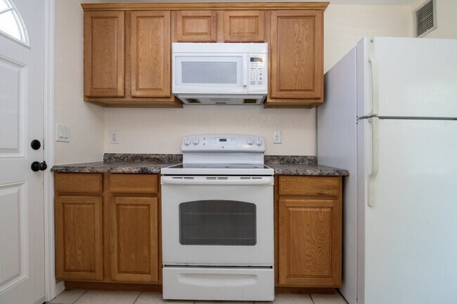 Building Photo - Indian Beach Park Duplex - walk to Ringling College!!