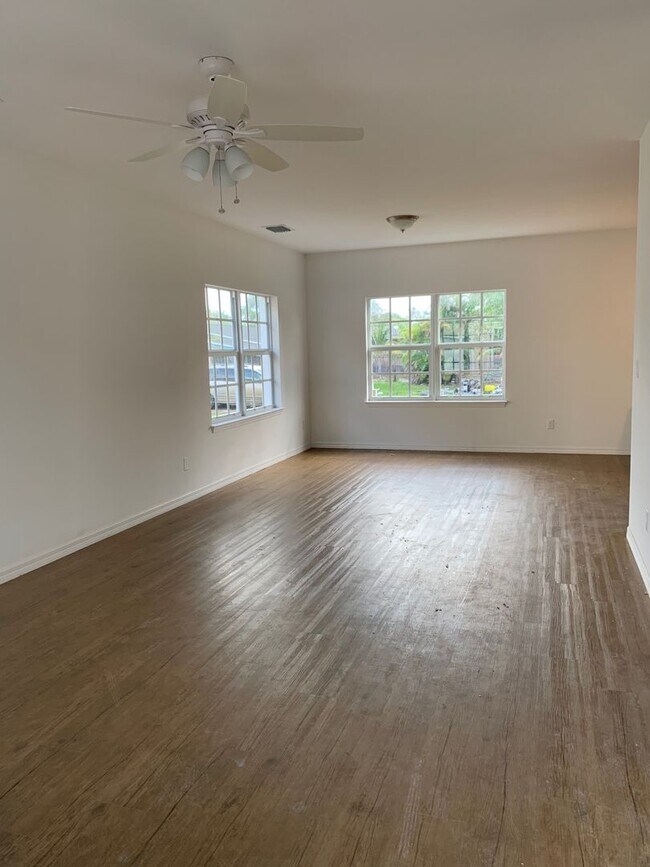 Building Photo - 3/2.5/1  Townhome