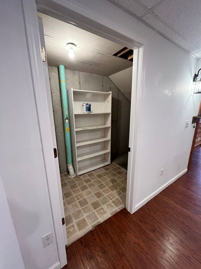 Building Photo - Bright 2 Bed / 2 Bath Basement Apartment with Garage Access – Driggs, ID