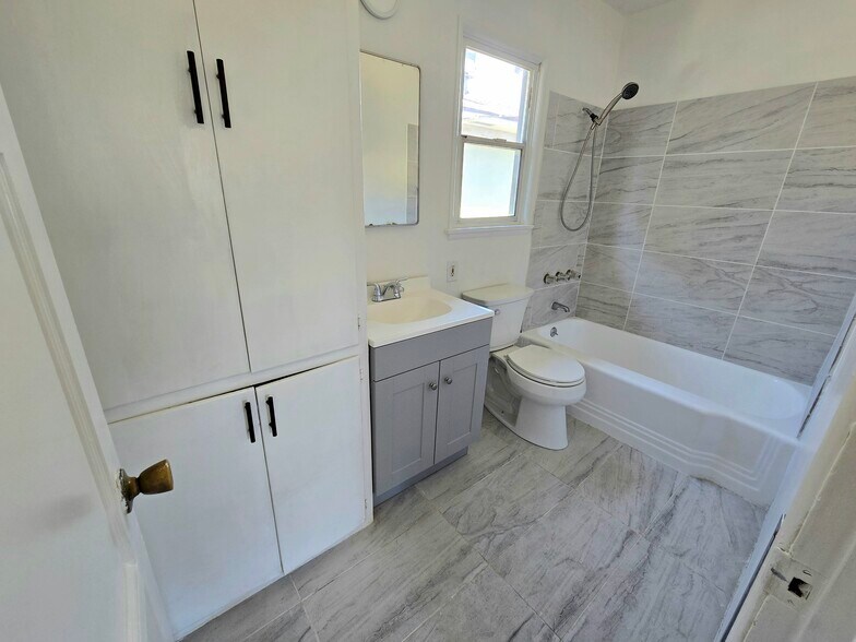 Bathroom - 2412 N Brighton St