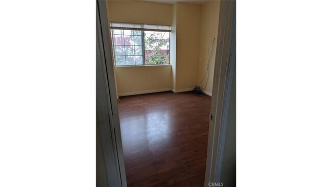 Building Photo - 643 E Broadway-