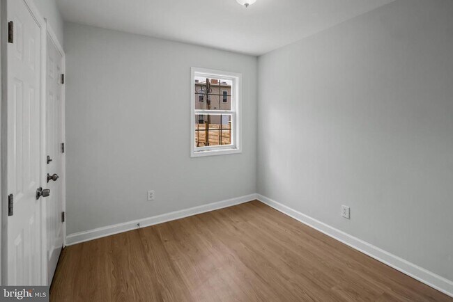 Building Photo - 182 36th St NE