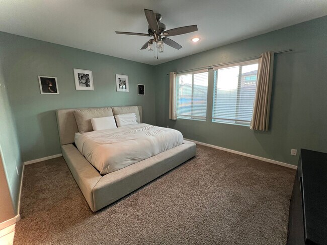 Building Photo - 2126 N Marketside Ave