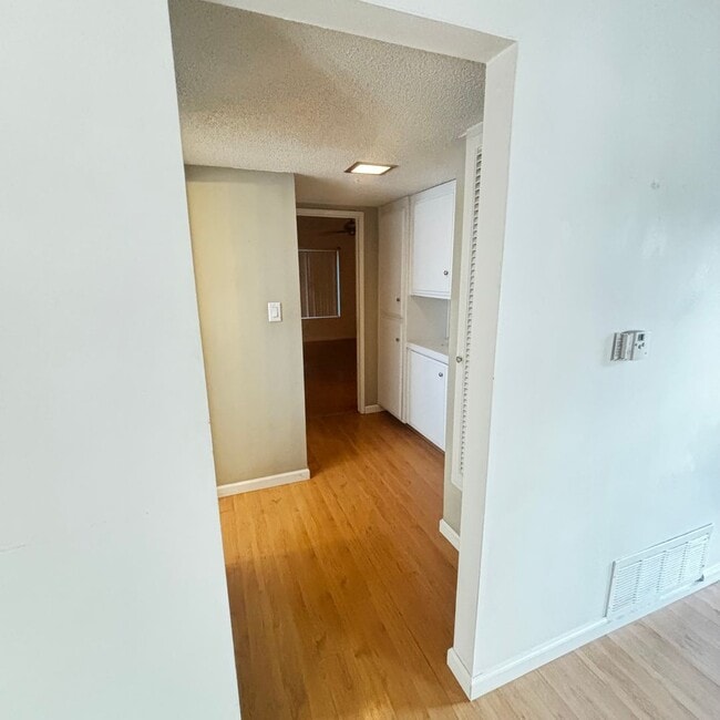 Building Photo - CHARMING PACIFIC BEACH 2BD/2BA CONDO! CLOSE TO THE BAY & OCEAN! Only $3,295/mo!