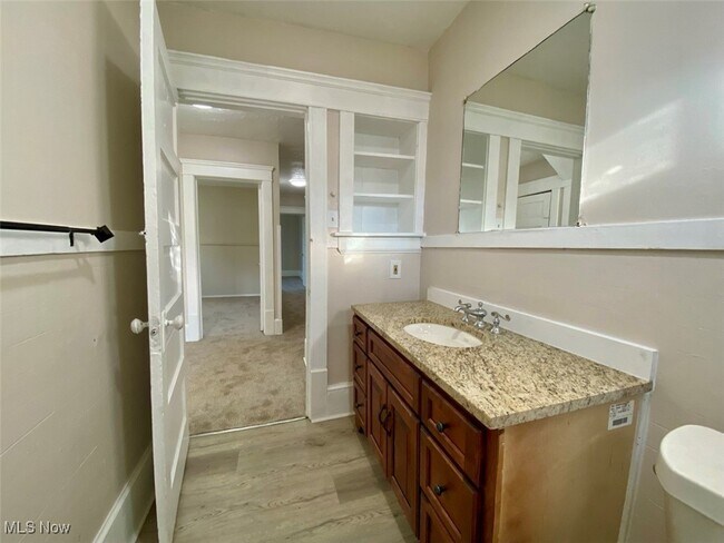 Building Photo - 581 Schiller Ave