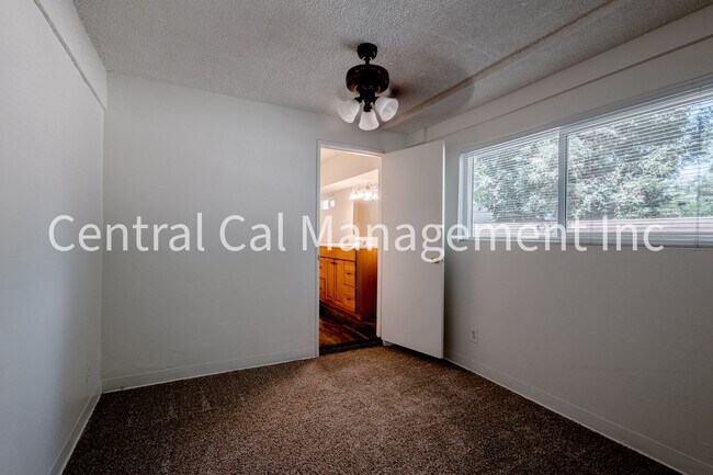 Building Photo - 2334 Dracena St