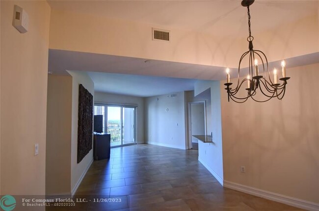 Building Photo - 20000 E Country Club Dr