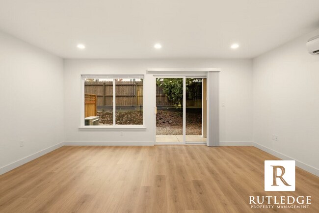 Building Photo - 565 G St