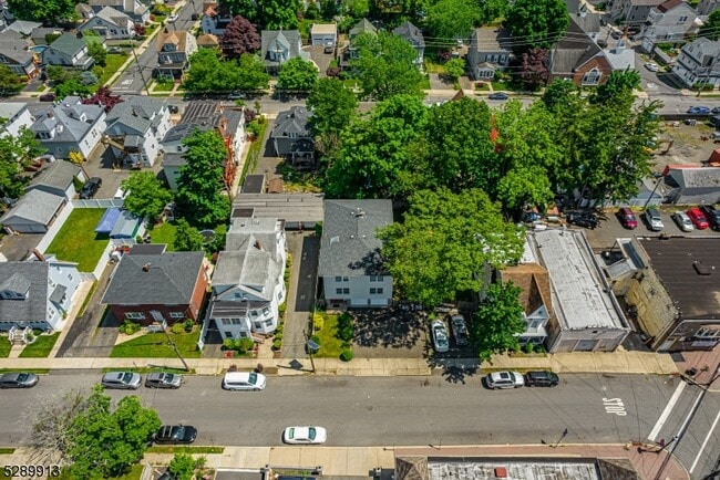 Building Photo - 16 Harris St