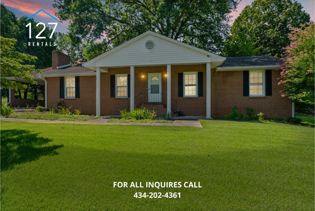 Building Photo - Spacious 4-Bedroom Home with Dual Kitchens...