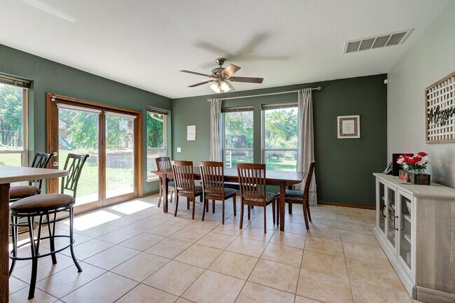 Building Photo - 7808 Forest Ln