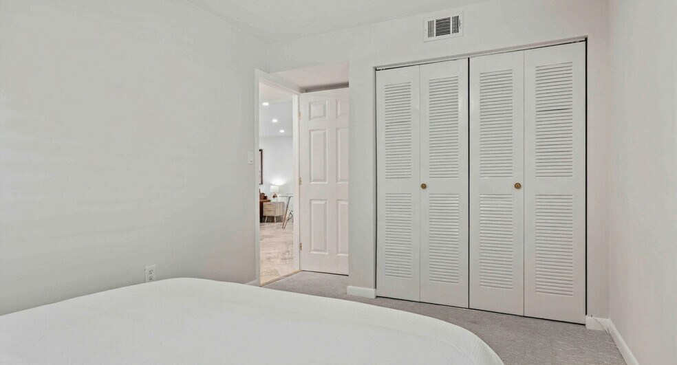 Building Photo - 330 Bluefish Dr