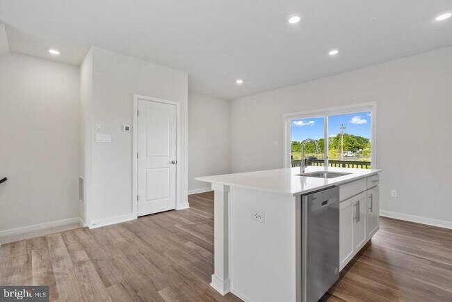 Building Photo - 16502 Green Glade Dr