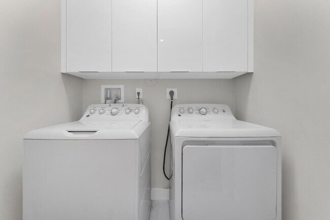 Building Photo - 10220 NW 63rd Terrace