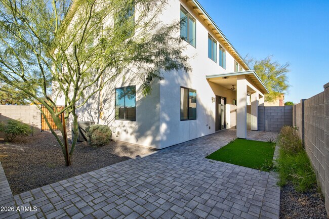 Building Photo - 16075 N 30th St