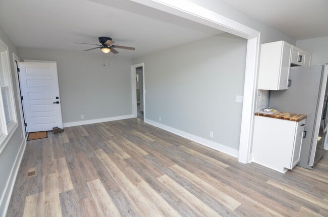 Building Photo - 2506 Halls Hill Pike