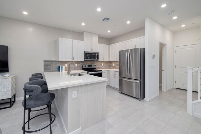 Building Photo - FULLY FURNISHED BRAND NEW TOWNHOME WITH 3 ...