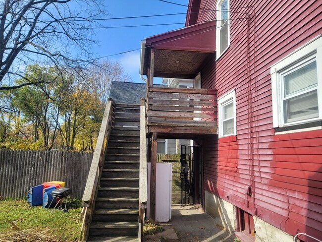 Building Photo - 293 Adams St