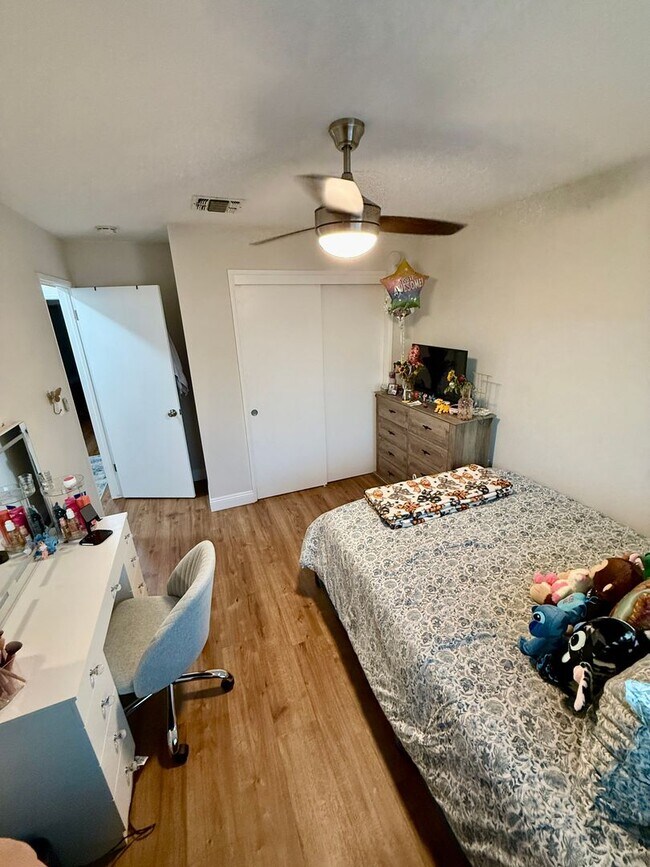 Building Photo - Beautifully 4-bedroom, 2.5-bathroom Condo—ready and waiting for you!