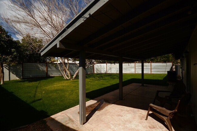 Building Photo - Beautiful Scottsdale Home 3 beds 2 baths G...