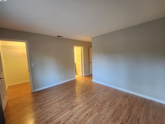 Building Photo - 1733 Carnation Cir