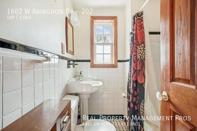 Building Photo - 1602 W Abingdon Dr