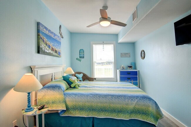 Building Photo - 1300 Eleventh Street-SI ID1023200P