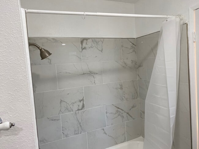 Building Photo - 140 E El Norte Pkwy