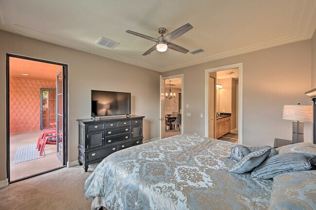 Building Photo - 9155 Delano St