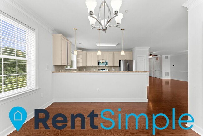 Building Photo - 15221 Royal Crest Dr
