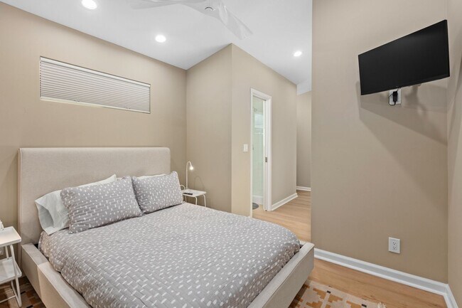 Building Photo - New built and fully furnished 2 bed 2. 5 baths in Point Loma