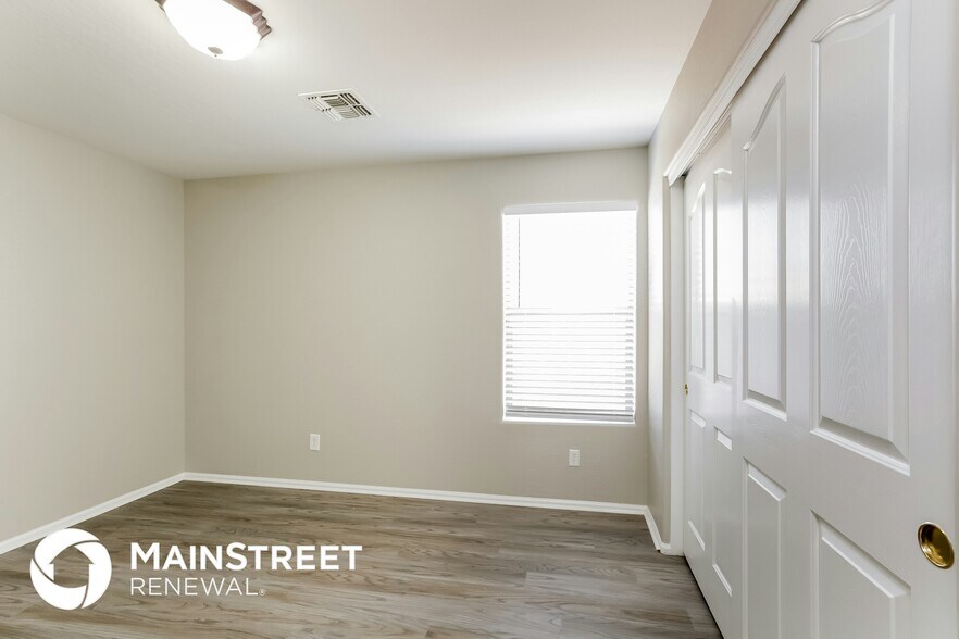 Building Photo - 17406 W Mohave St