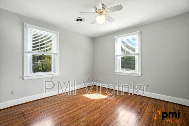 Building Photo - 121 Hanover Ave