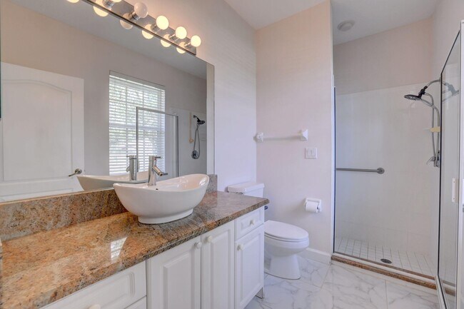 Building Photo - 8028 Plantation Lakes Dr