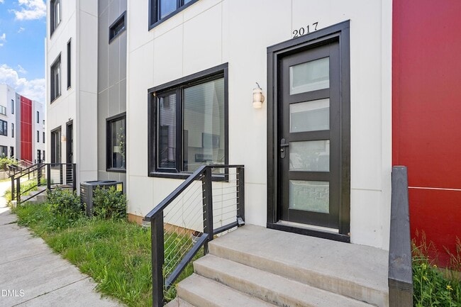 Building Photo - 2017 Jade St