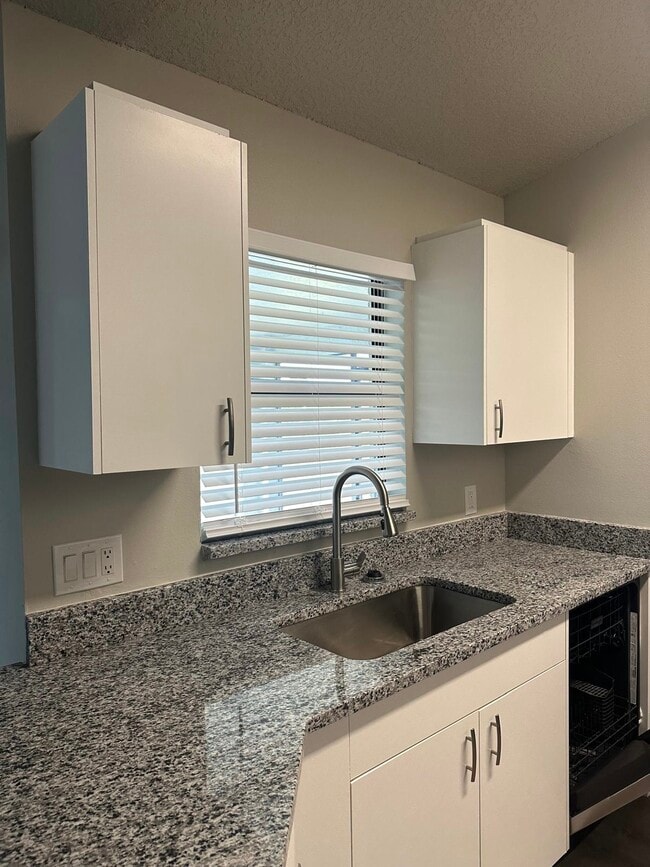 Building Photo - 790 Gillen Ave NW