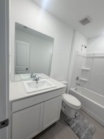 Building Photo - 21602 Cottonwood Meadows Trl