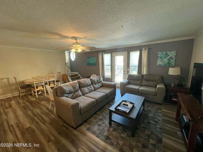 Building Photo - 1018 1st St S