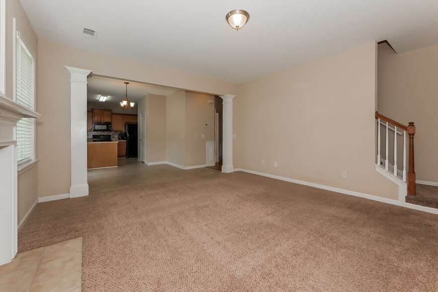 Building Photo - 2505 Mockingbird Ln