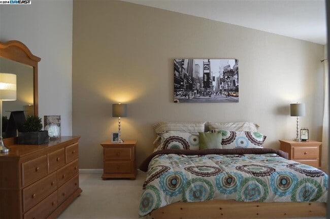 Building Photo - COMING SOON! $3,500 / 3BR - 1383 S.F. GORG...